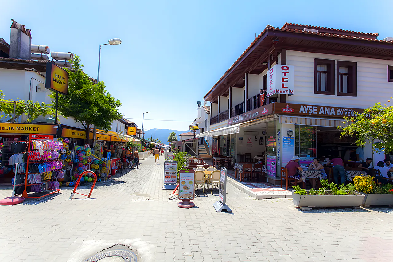 Otelin bulunduğu cadde